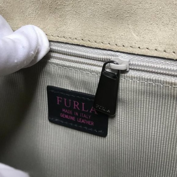 NWT Furla Beige Shoulder Bag made in Italy - Picture 4 of 9